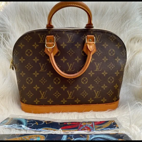 Louis Vuitton Alma PM - Picture 1 of 11